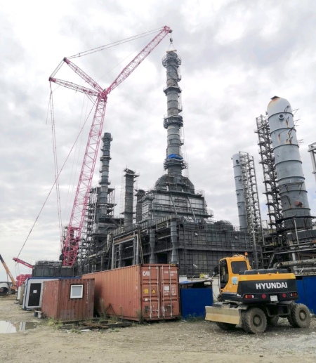 Refinery customer with three-column lift takes big crane search online - анонс